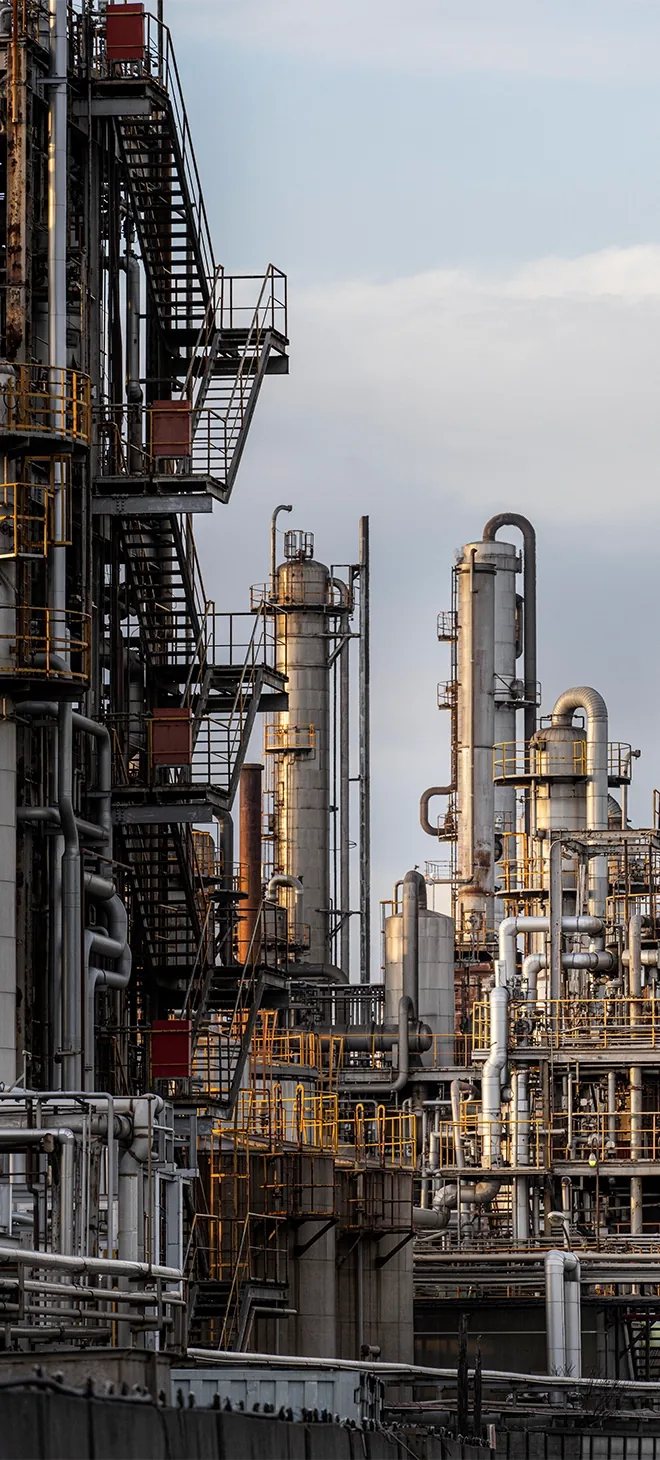 Chemical processing plant with distillation columns and pipework